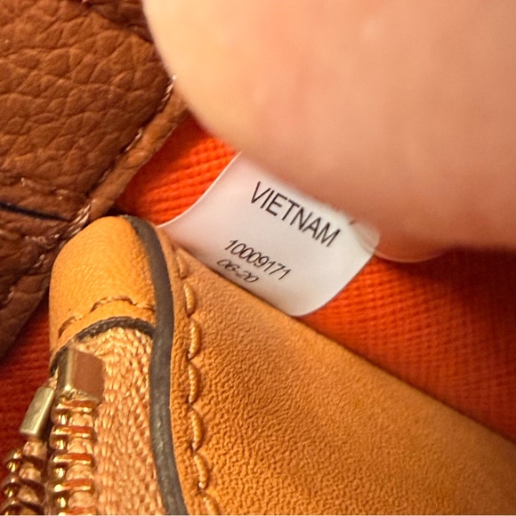 Tory Burch Perry Fine Leather Tote - Picture 16 of 16